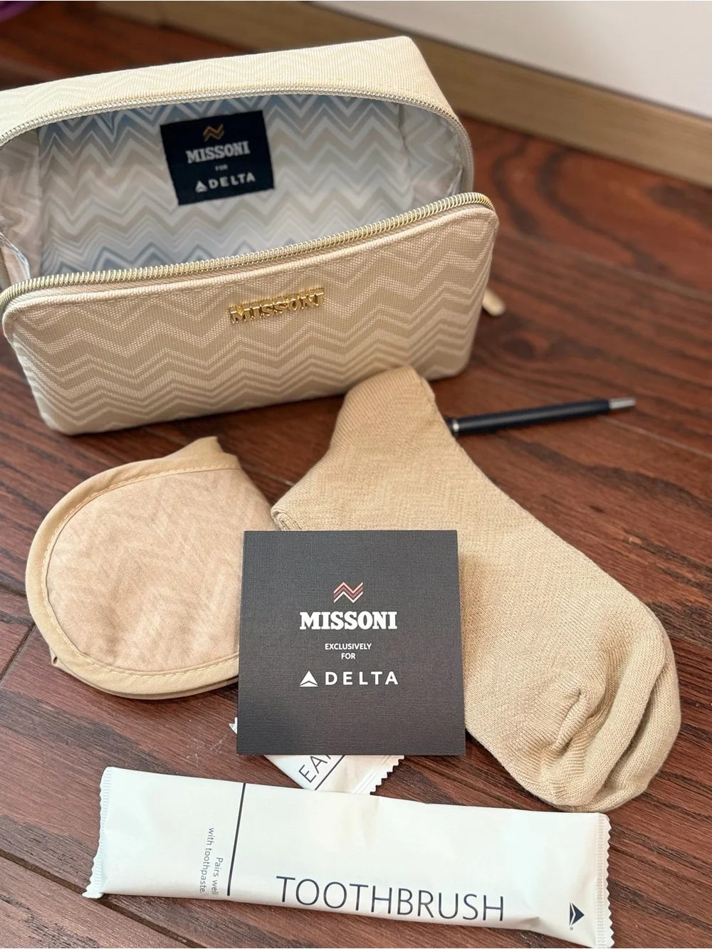 NEW Missoni x Delta Travel Amenity Kit Cosmetic Bag Eye Mask Socks